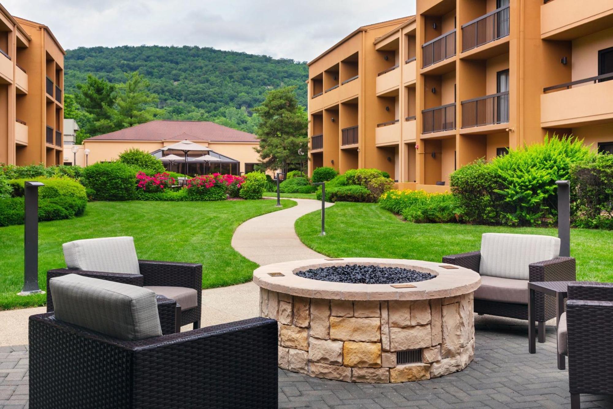 Courtyard By Marriott Mahwah Exterior foto
