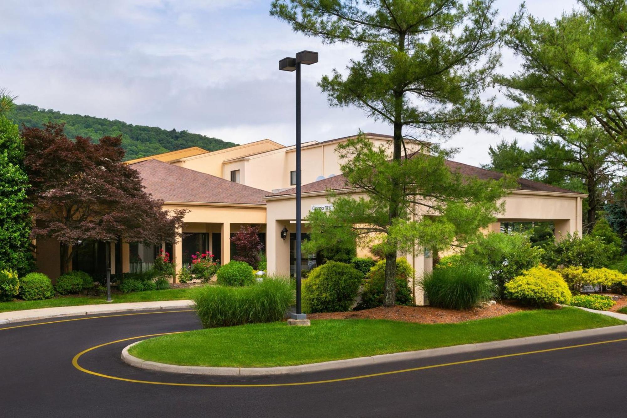 Courtyard By Marriott Mahwah Exterior foto